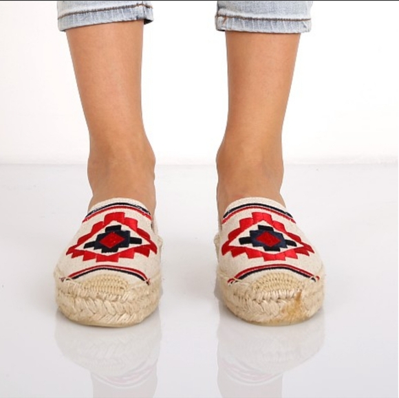 Soludos Embroidered Platform Smoking Slipper Sand - Picture 2 of 9